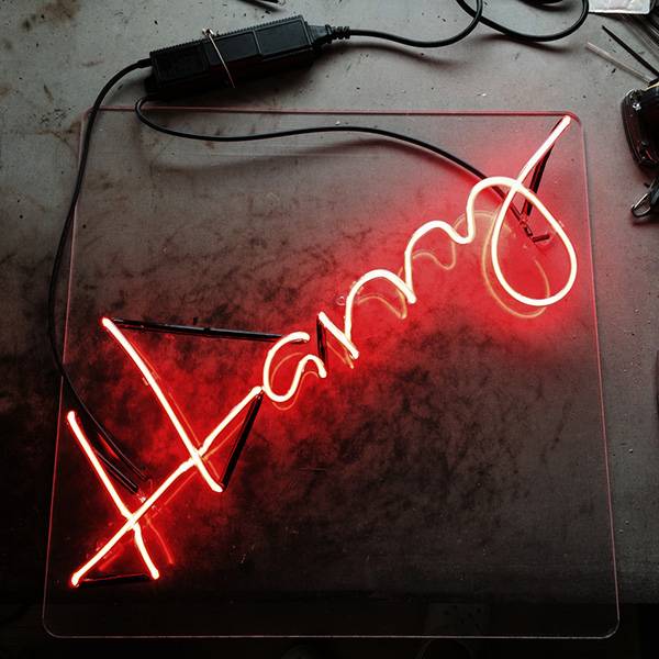 Neon light writing red Harry
