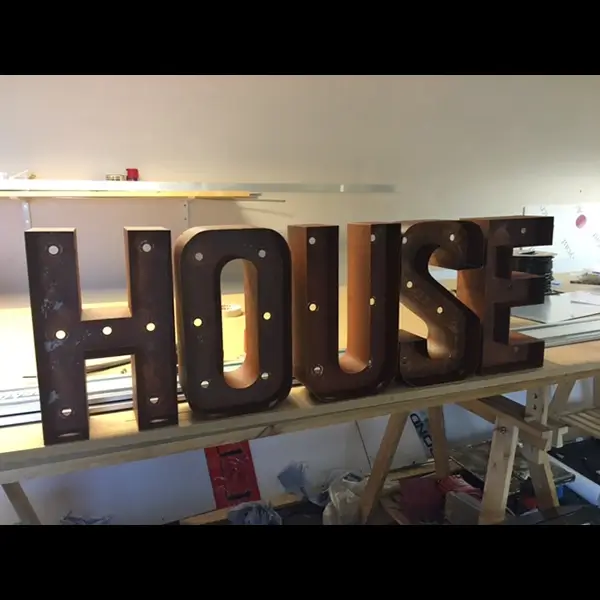 bulb letters in factory