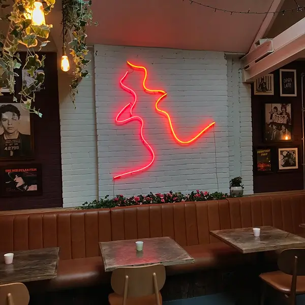 the kiss neon restaurant sign