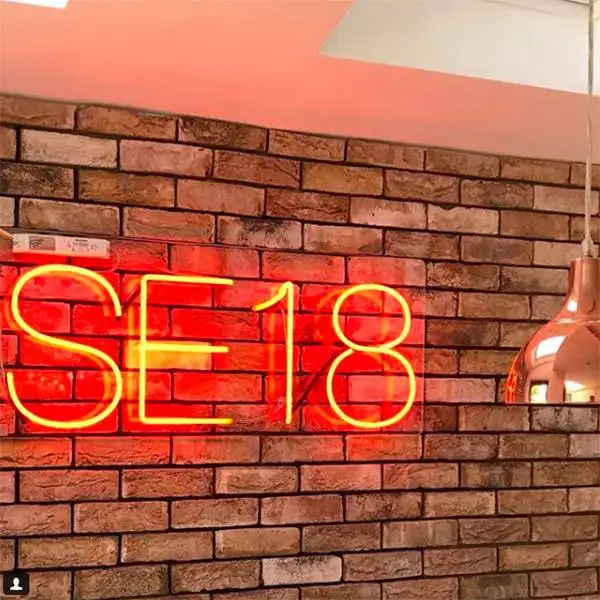 SE18 traditional glass neon sign