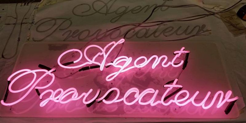 custom-neon-lights-pink-min