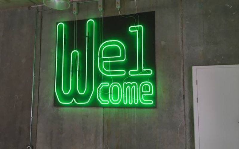 neon-signs-welcome-sign-min