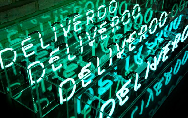 outdoor-neon-signs-protection-min