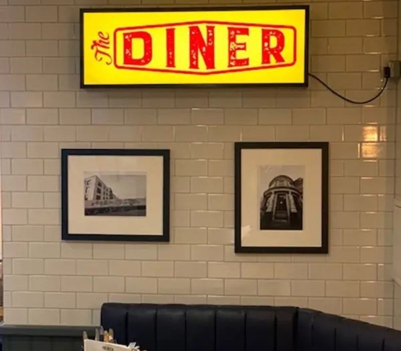 lightbox-signage-diner-min