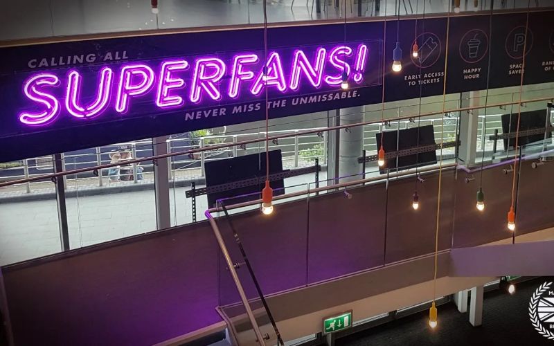 custom-signs-uk-superfans-min
