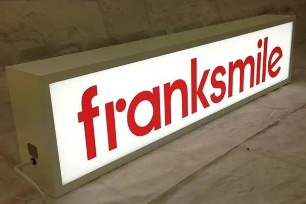 lightbox-signage-franksmile-min