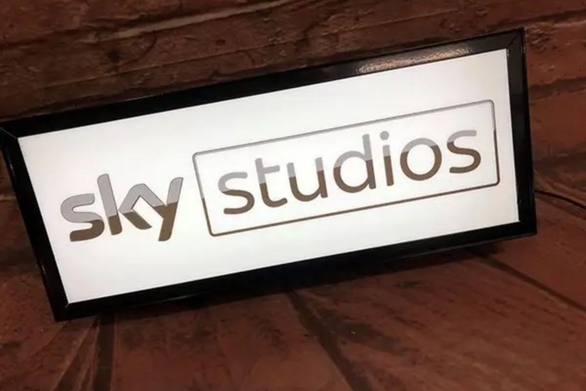 lightbox-signage-sky-studios-min