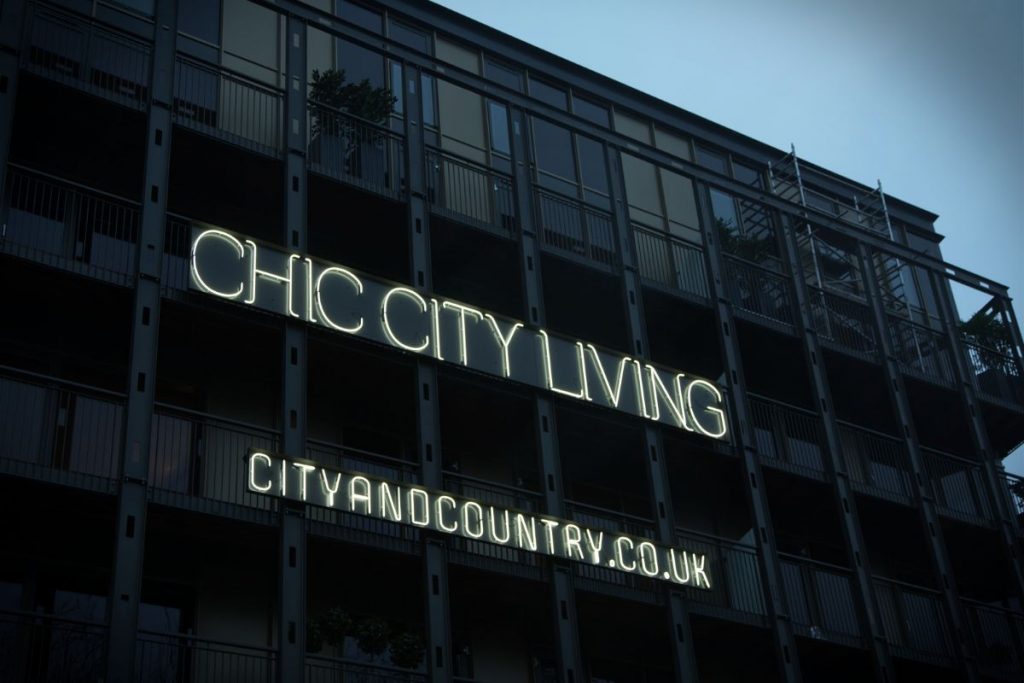neon-sign-outside-chic-city-min