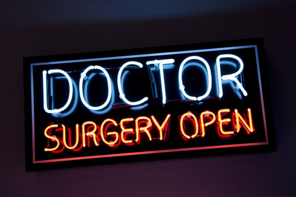real-neon-signs-doctor-surgery-min