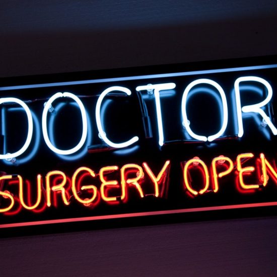 real-neon-signs-doctor-surgery-min