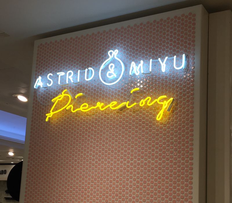 real-neon-signs-wall-sign-min