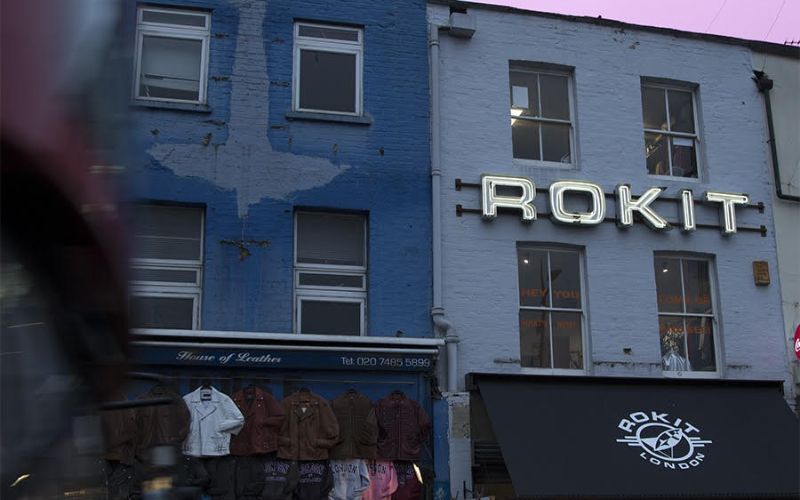outdoor-neon-signs-rokit-min